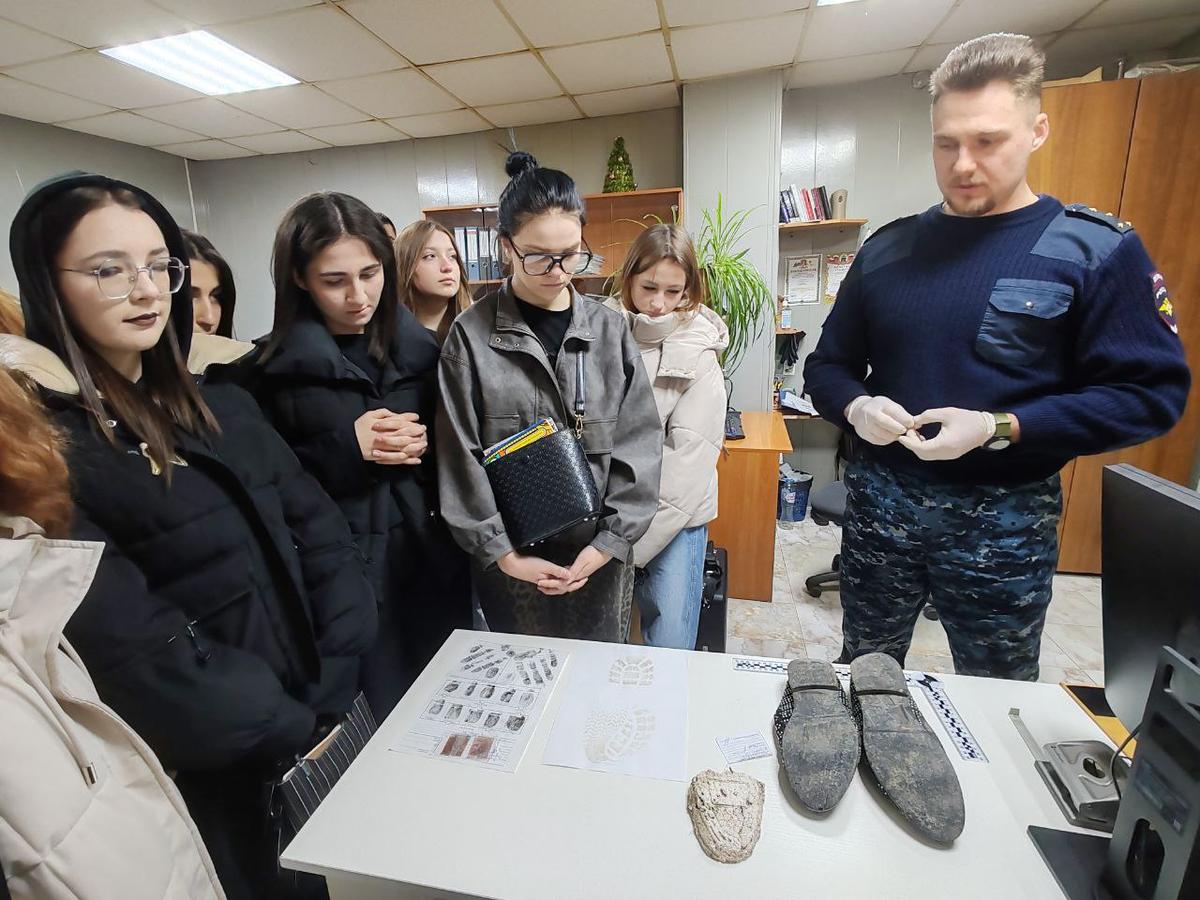  На Ставрополье полицейские проводят экскурсии для студентов