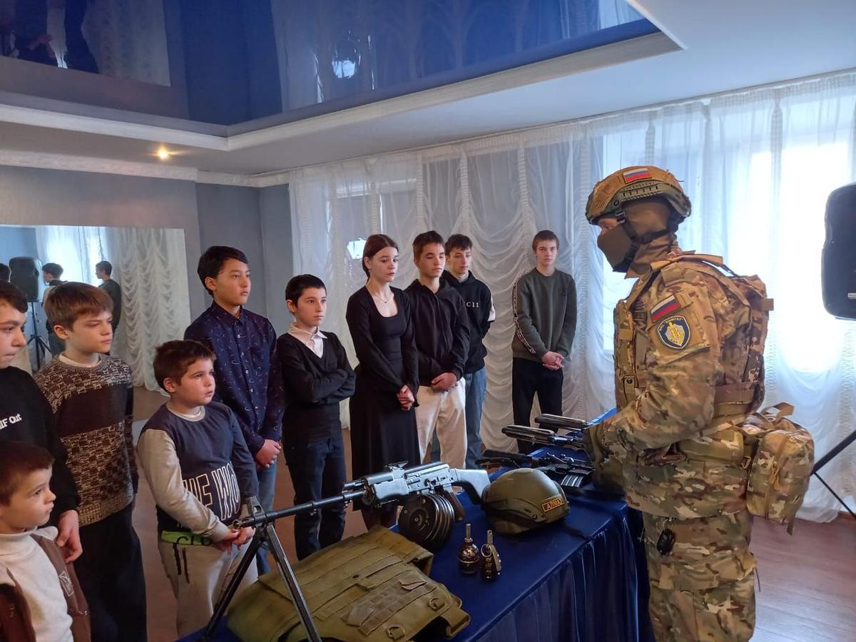 Воспитанники детдома в Андроповском округе приняли участие в уроке мужества