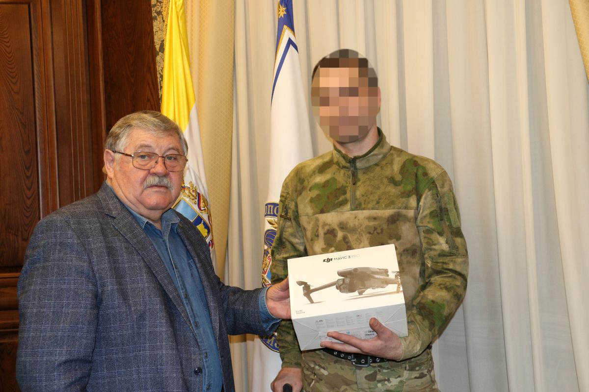 Ставропольские нотариусы передали квадрокоптер десантникам на передовую
