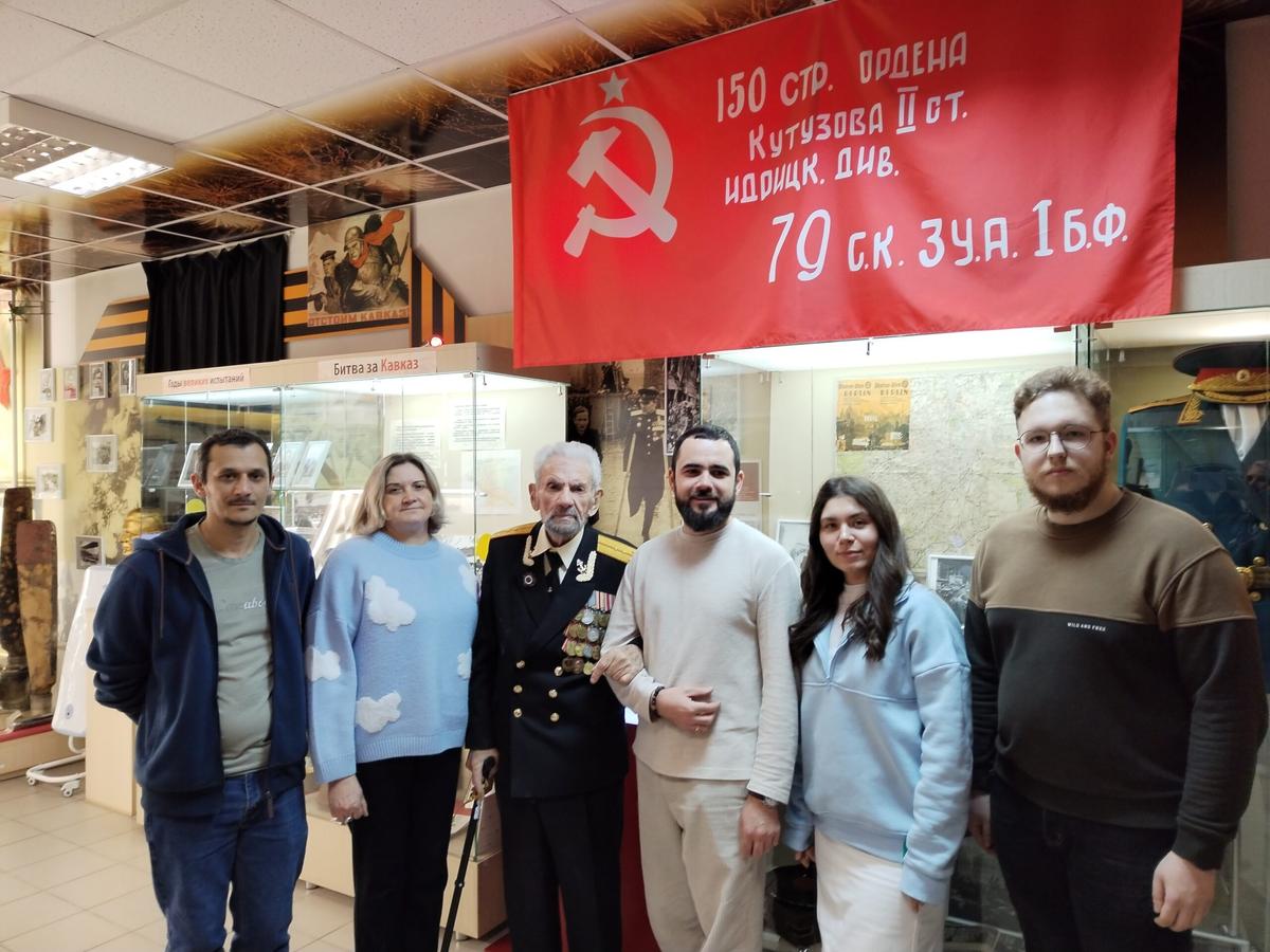 Кто живёт — знайте, кто знает — помните, кто помнит — живите…