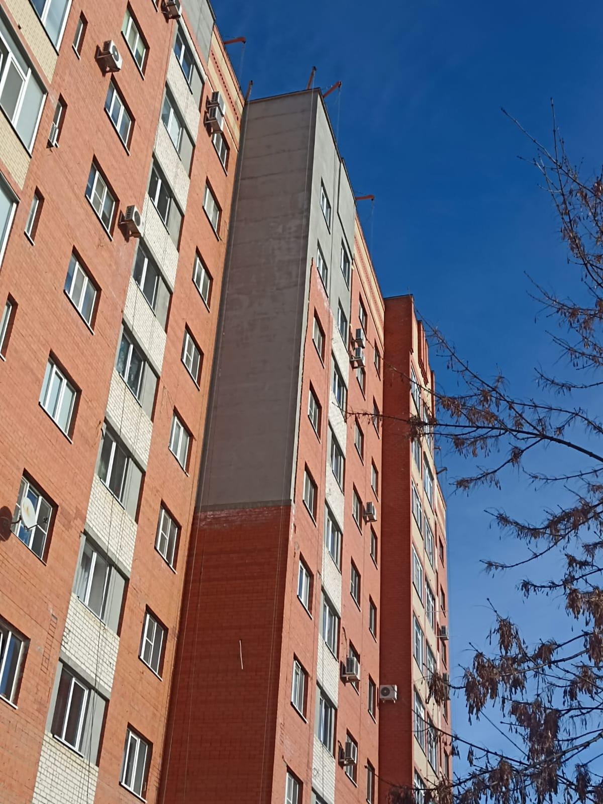 В аварийном доме на юге Ставрополя утепляют фасад