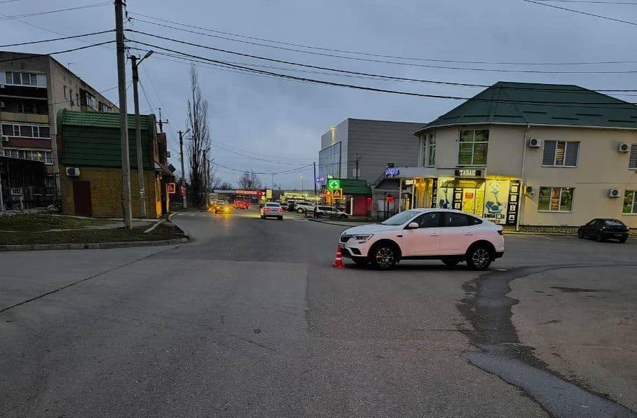 В Минеральных Водах пожилой водитель минивена сбил женщину