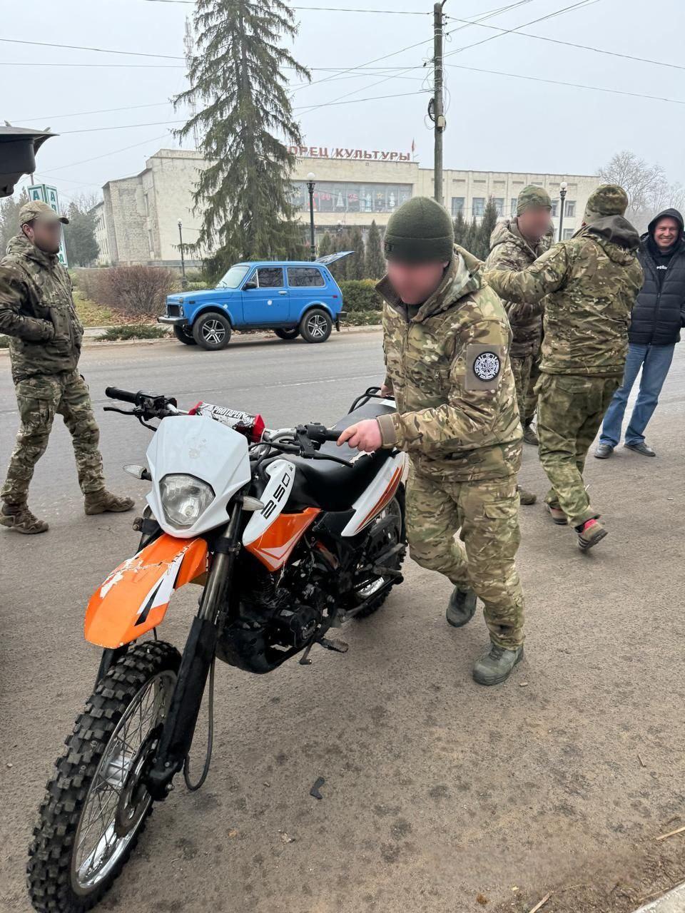 Из Предгорного округа на фронт защитникам передали кроссовый мотоцикл