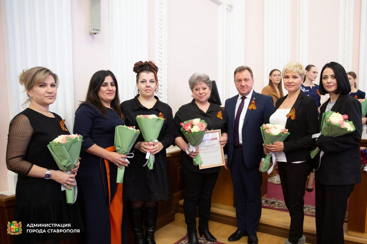 Мэр Ставрополя поздравил победителей первого этапа конкурса «Солдатский конверт»