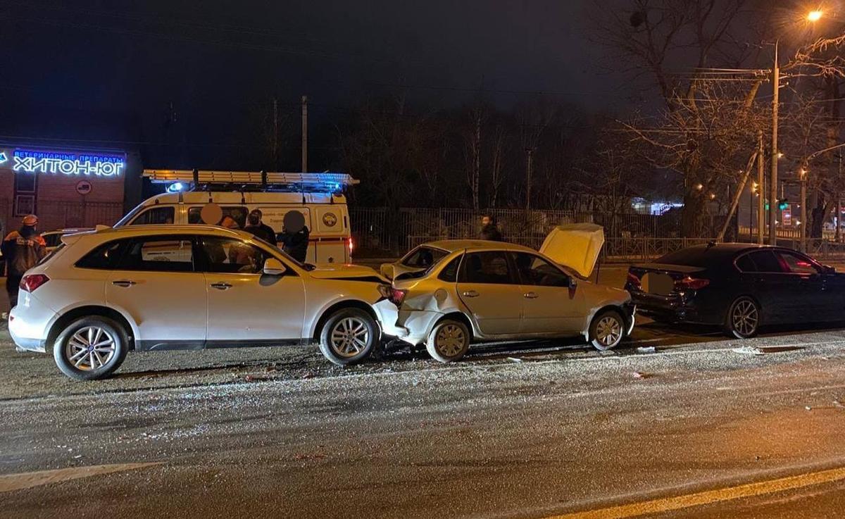 В тройном ДТП в Ставрополе пострадали два участника