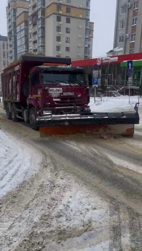 В Ставрополе коммунальщики продолжают бороться с последствиями непогоды