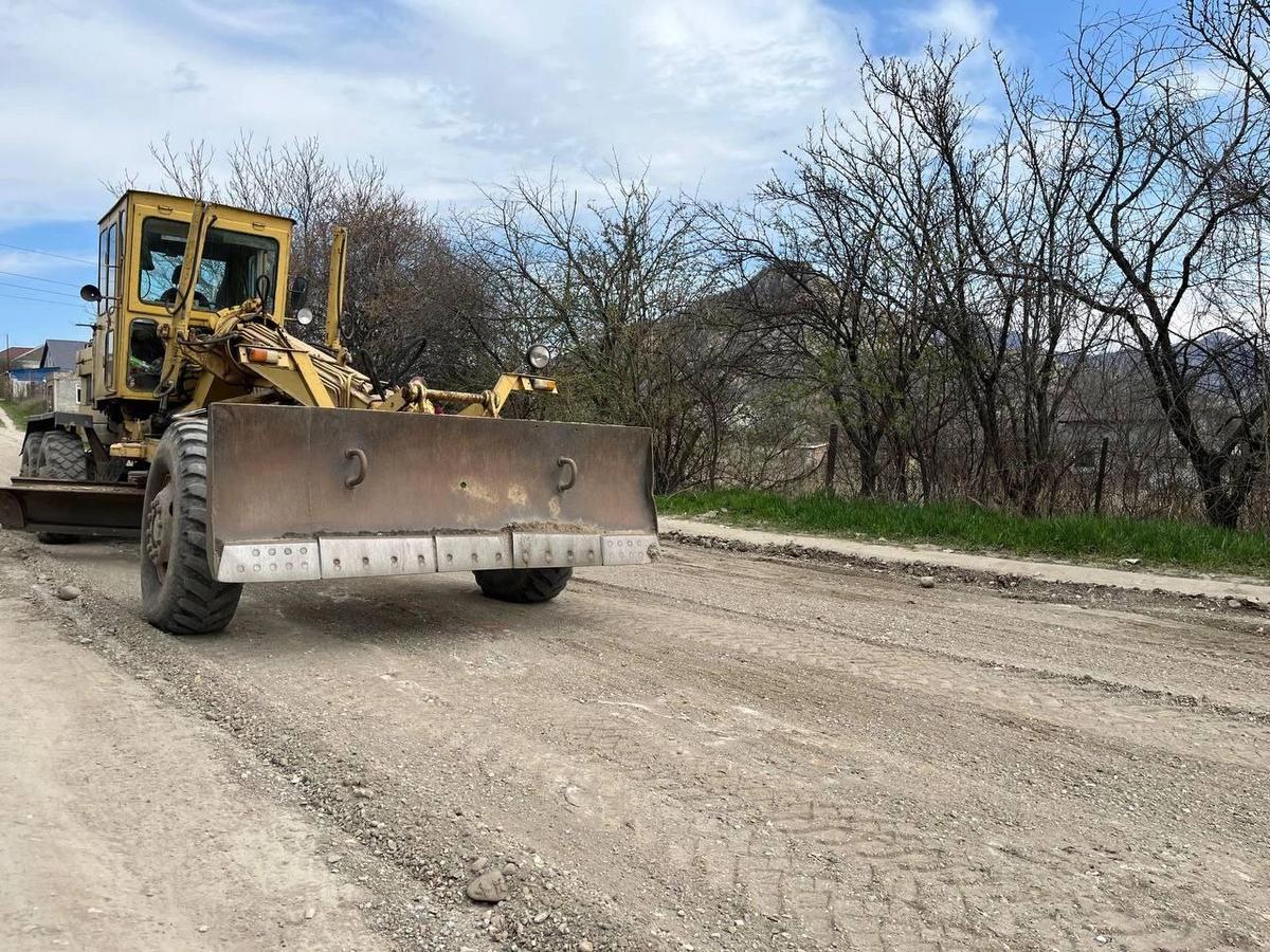 В Предгорном округе приступили к ремонту местных дорог