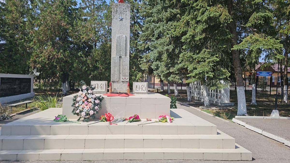 В Предгорном округе начали благоустраивать воинские мемориалы