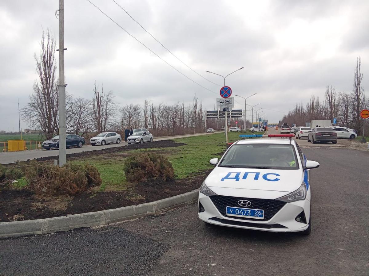 В аэропорту Ставрополя таксистам устроили проверки