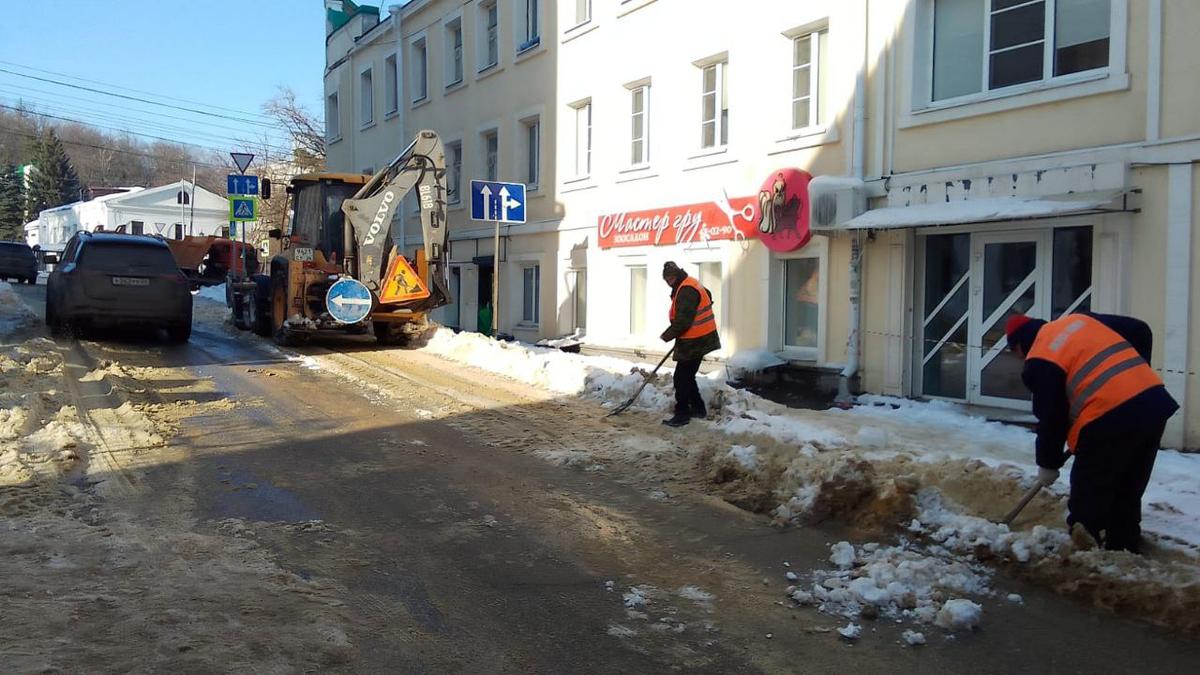 В Ставрополе бригады в сфере ЖКХ вручную расчистят от наледи пешеходные дорожки