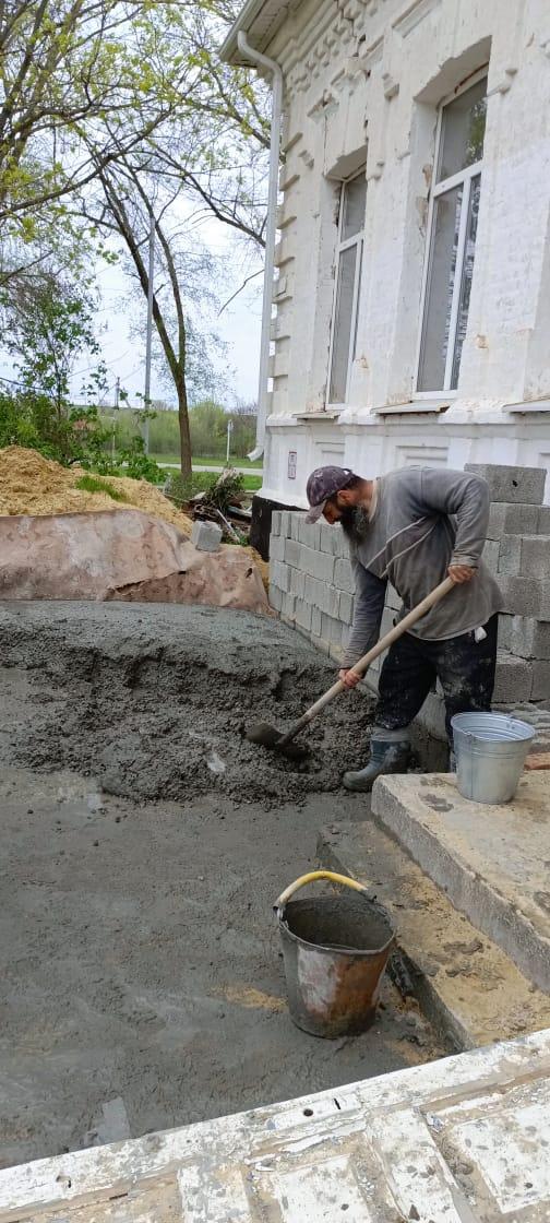 В селе Летняя Ставка начался капремонт библиотеки