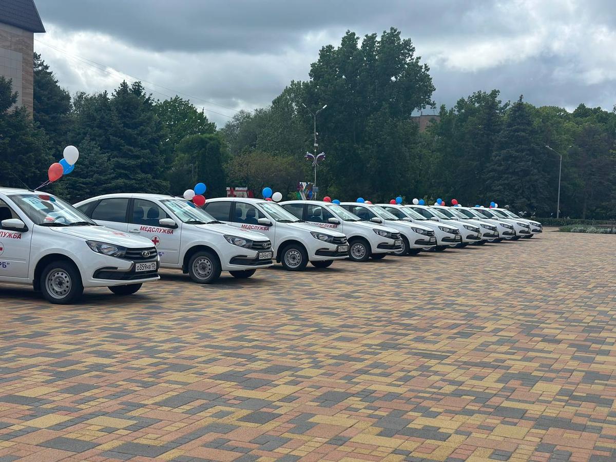Петровская РБ получила 12 новых машин по нацпроекту здравоохранения