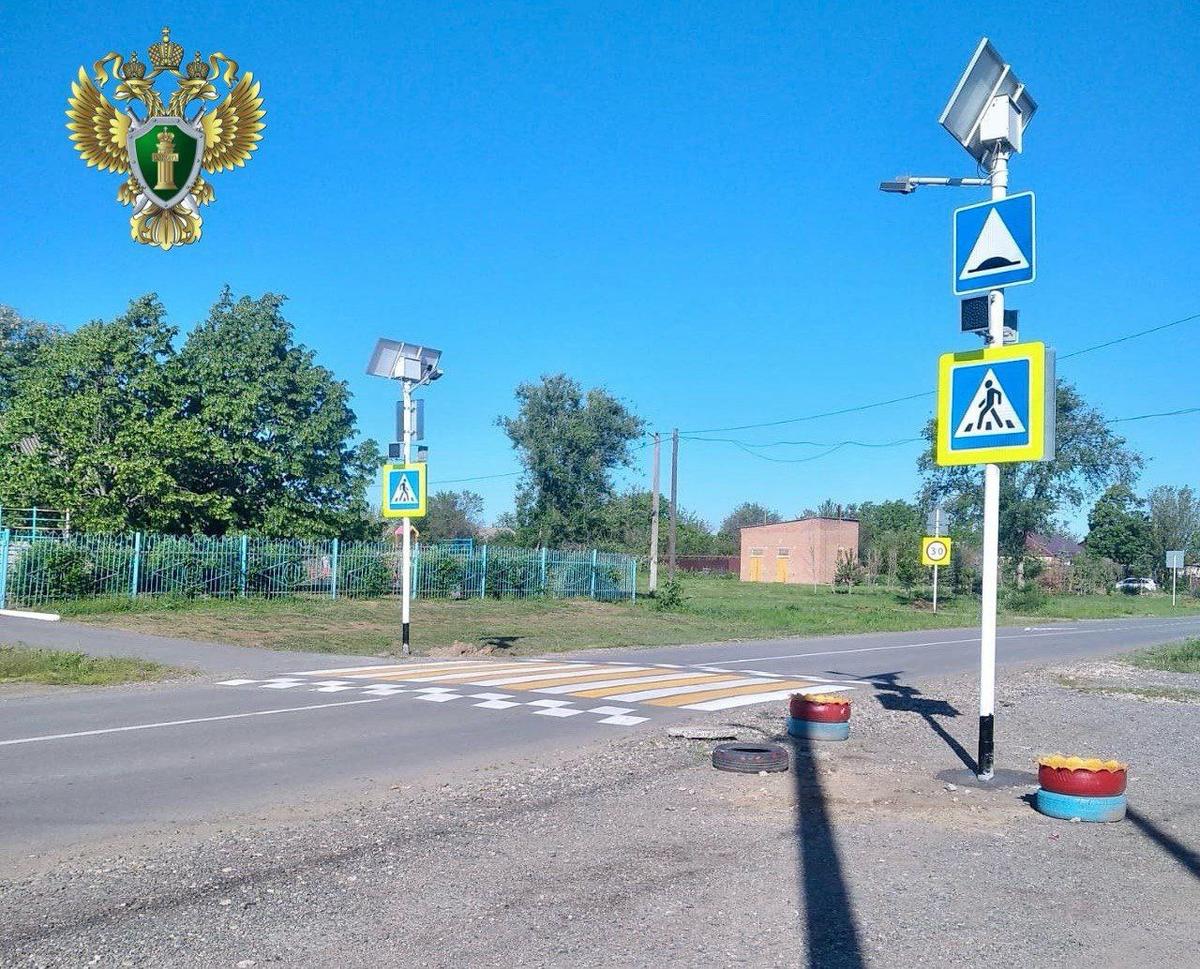 В Труновском округе дорогу у детского сада оборудовали светофором