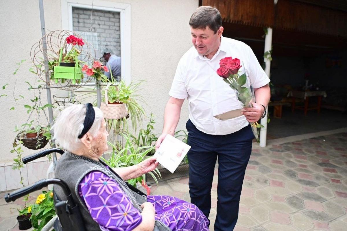 В Буденновском округе труженица тыла отметила 95-летие