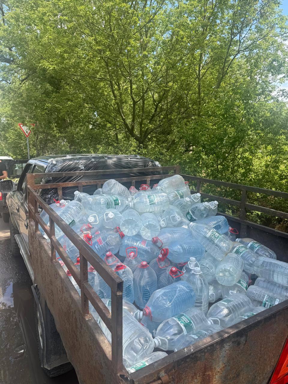 Из Железноводска в зону СВО передали два пикапа