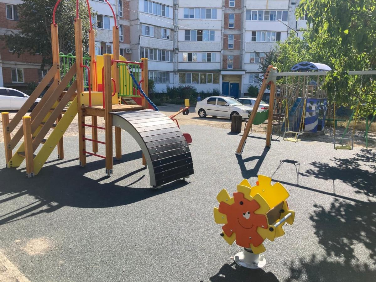В Лермонтове построили новую детскую площадку за 1,2 млн рублей