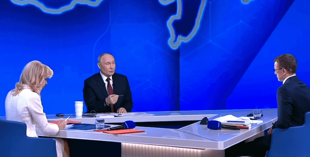 В ходе прямой линии Президент РФ ответил ставропольчанке на вопрос о пособиях