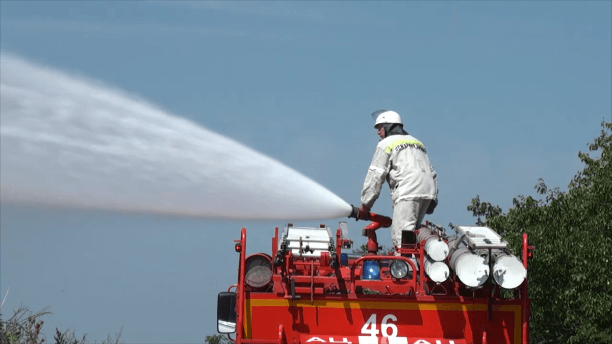 Спасателей Ставрополья с праздником музыкально поздравили коллеги из ЛНР