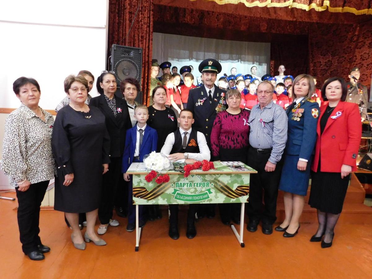 В Советском округе семье погибшего бойца вручили медаль Суворова