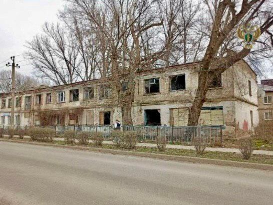 В Изобильном прокуратура добилась сноса аварийного МКД