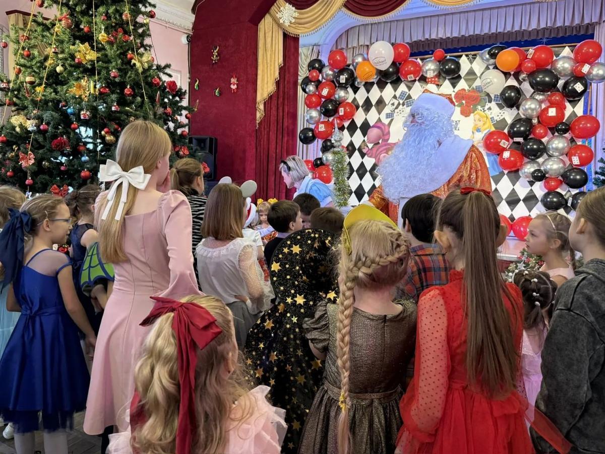 Для юных ставропольчан полицейские организовали новогодний спектакль