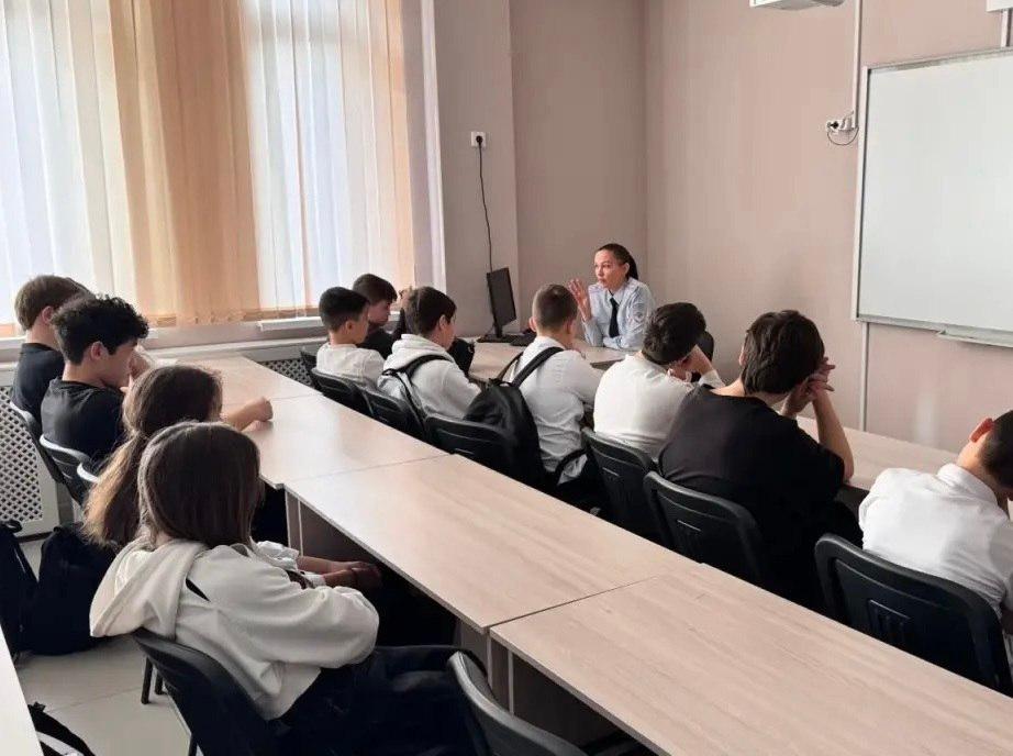 В Ставрополе полицейские напомнили школьникам о мерах безопасности на каникулах
