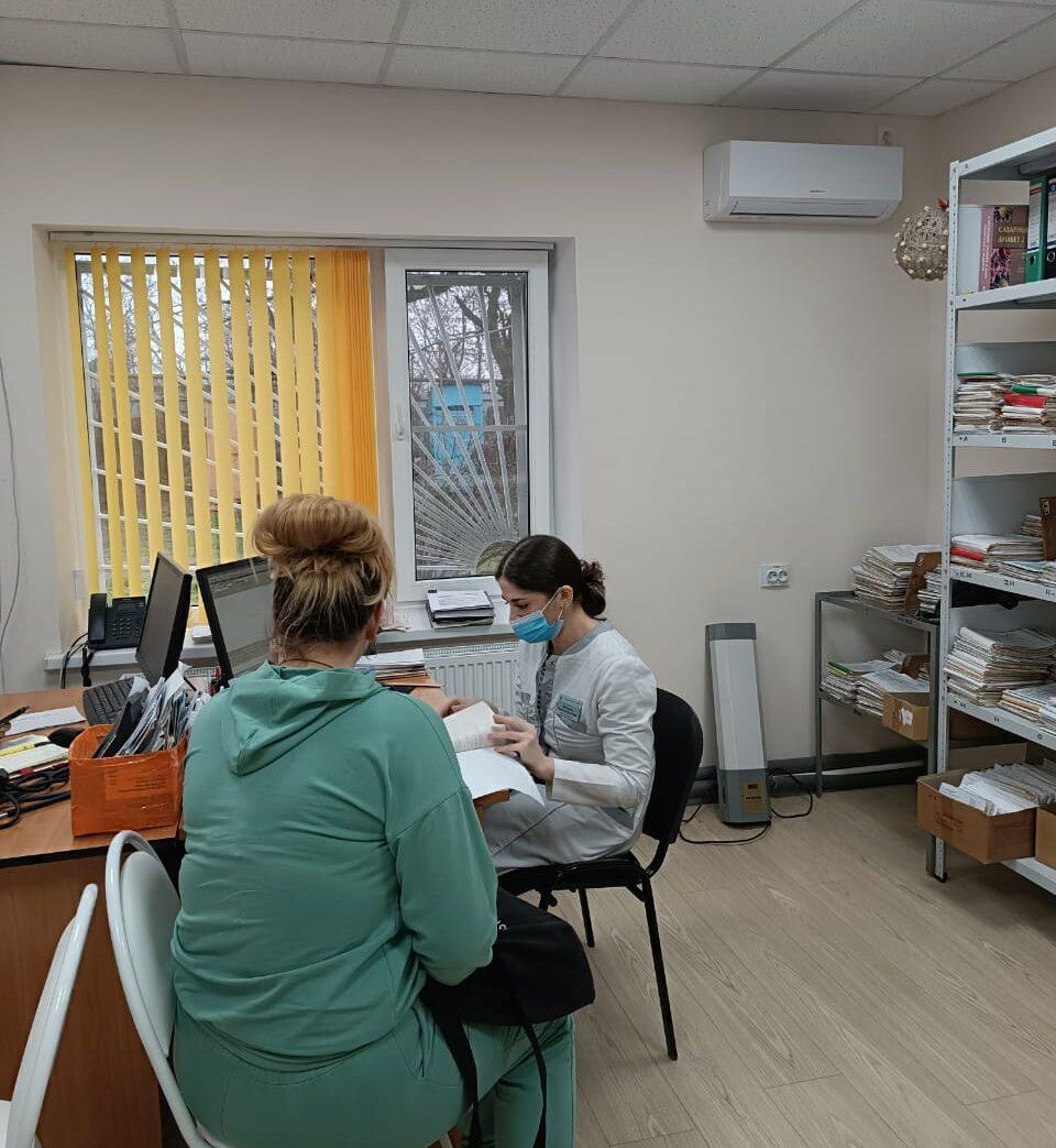 Мобильная бригада медиков осмотрела 100 пациентов в селе Дубовка