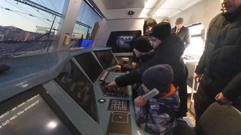 Ольга Тимофеева помогла ставропольским ребятам на время стать машинистами