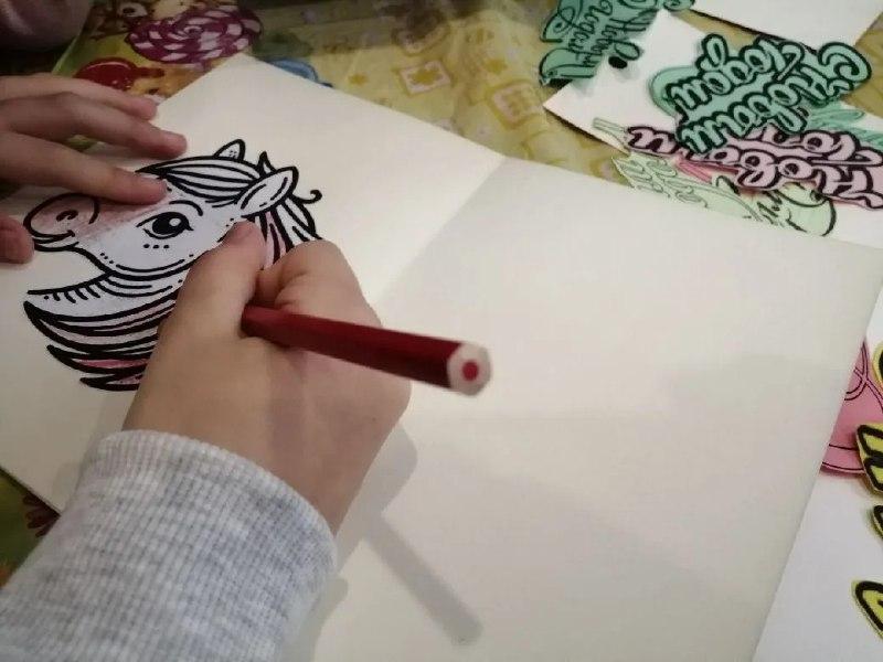 В Ставрополе дети научились изготавливать новогодние открытки