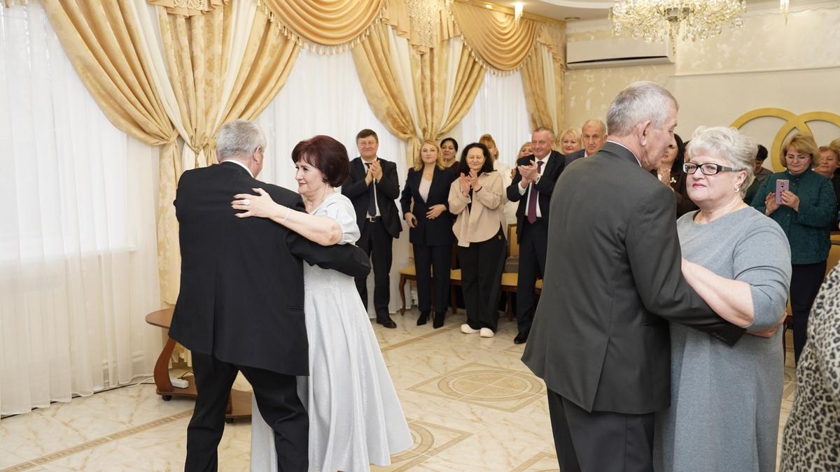 В Арзгирском округе в честь ветерана ЗАГСа открыли выставку