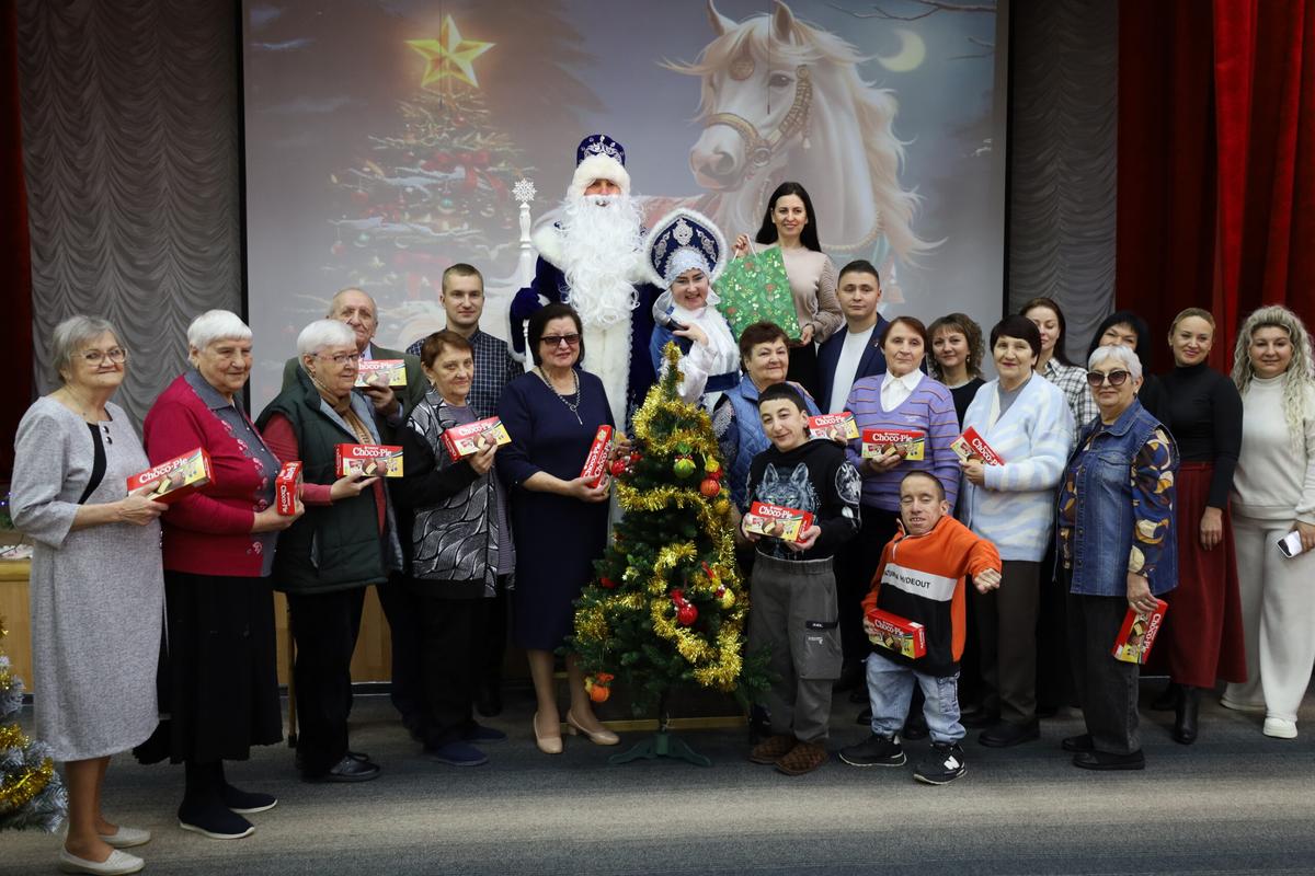 В Ставрополе новогодний праздник организовали в краевом геронтологическом центре