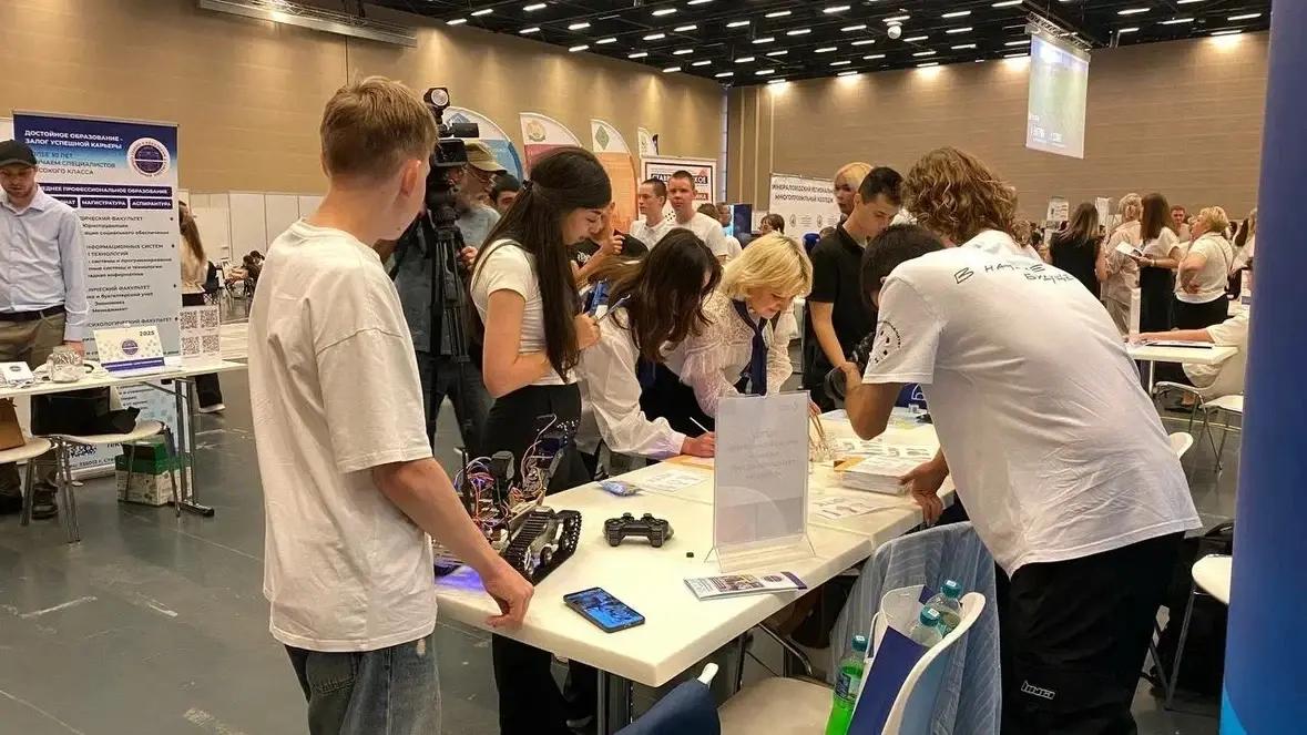 На ярмарках в этом году на Ставрополье работу нашли более 21 тысячи соискателей