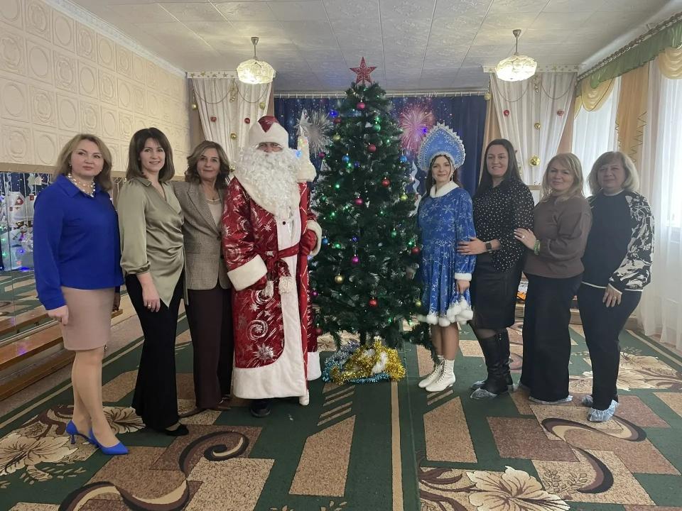 Новогодняя делегация из Ставрополья посетила детей в ЛНР