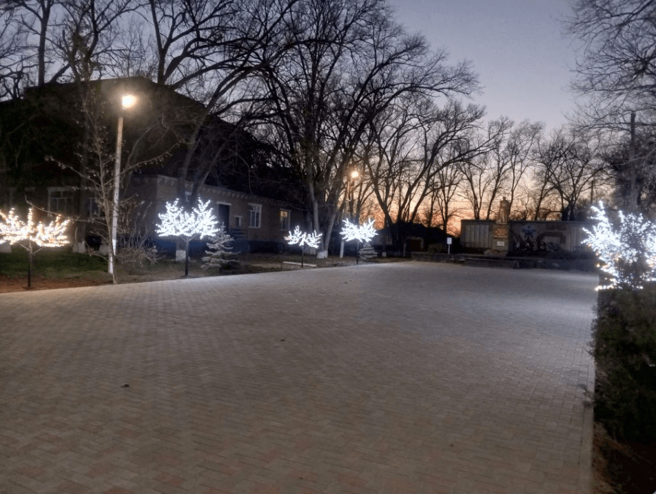 В пяти сёлах Ипатовского округа обновили парковые зоны