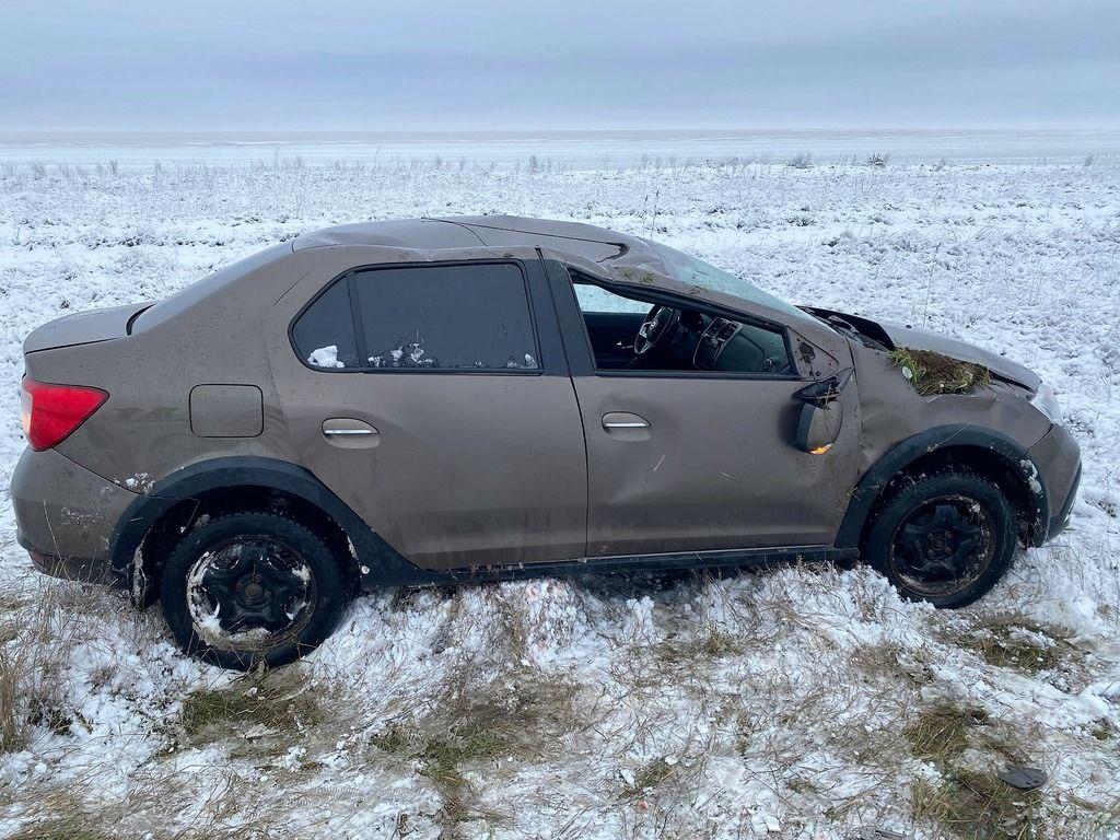 Две пассажирки пострадали при опрокидывании автомобиля в округе