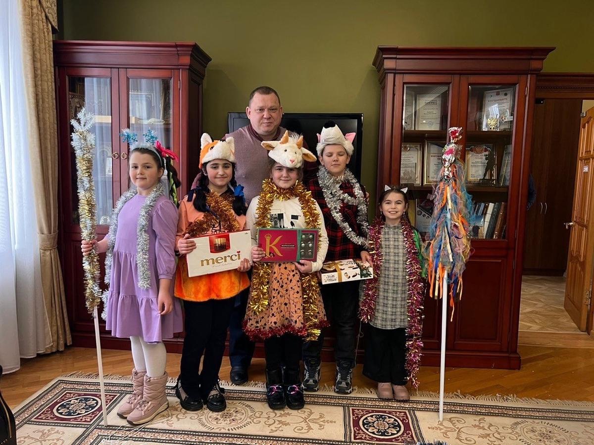 Жители Предгорного округа Ставрополья наколядовали 50 тысяч рублей для фронта