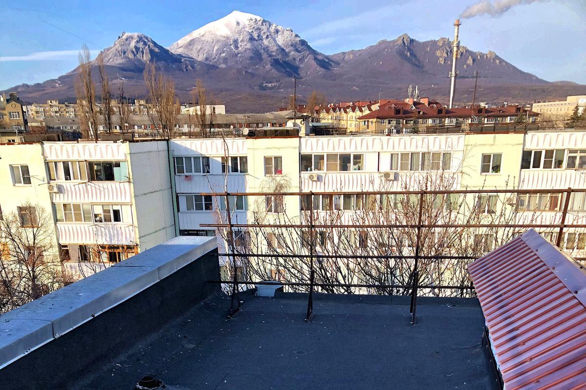 Завершён капремонт плоских крыш двух пятиэтажных домов Пятигорска