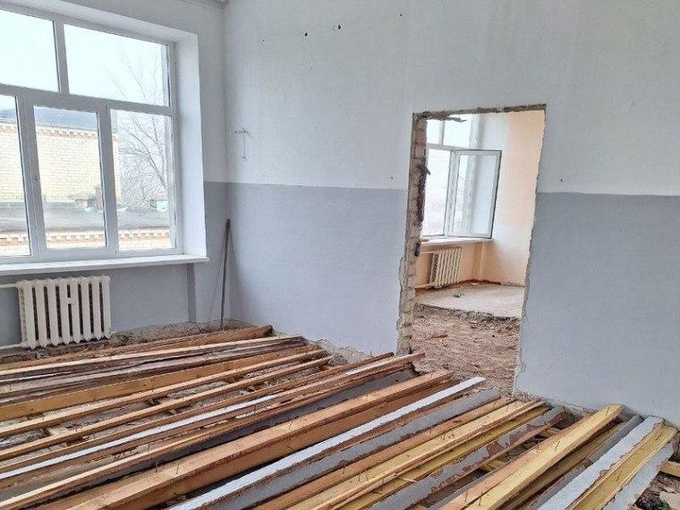В хуторе Перевальном начали ремонтировать школу, построенную в 1979 году
