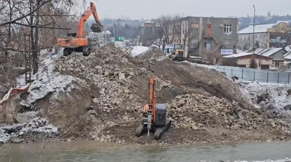 В Пятигорске приступили к реконструкции аварийного моста