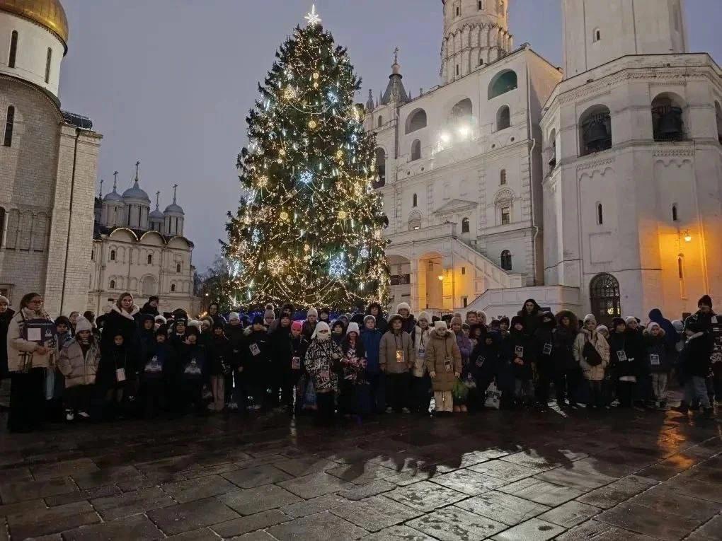 Елку в Кремле посетили 69 ребят из Ставрополья