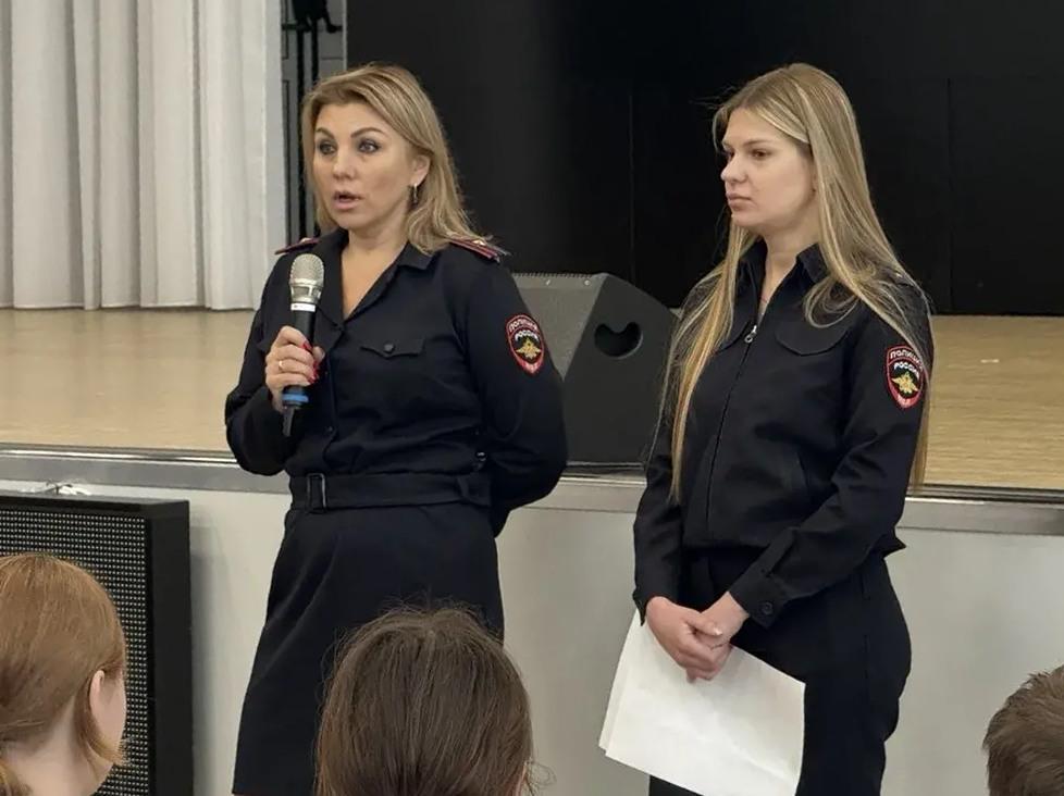В Ставрополе сотрудники полиции побеседовали с учащимися школы 54 об экстремизме