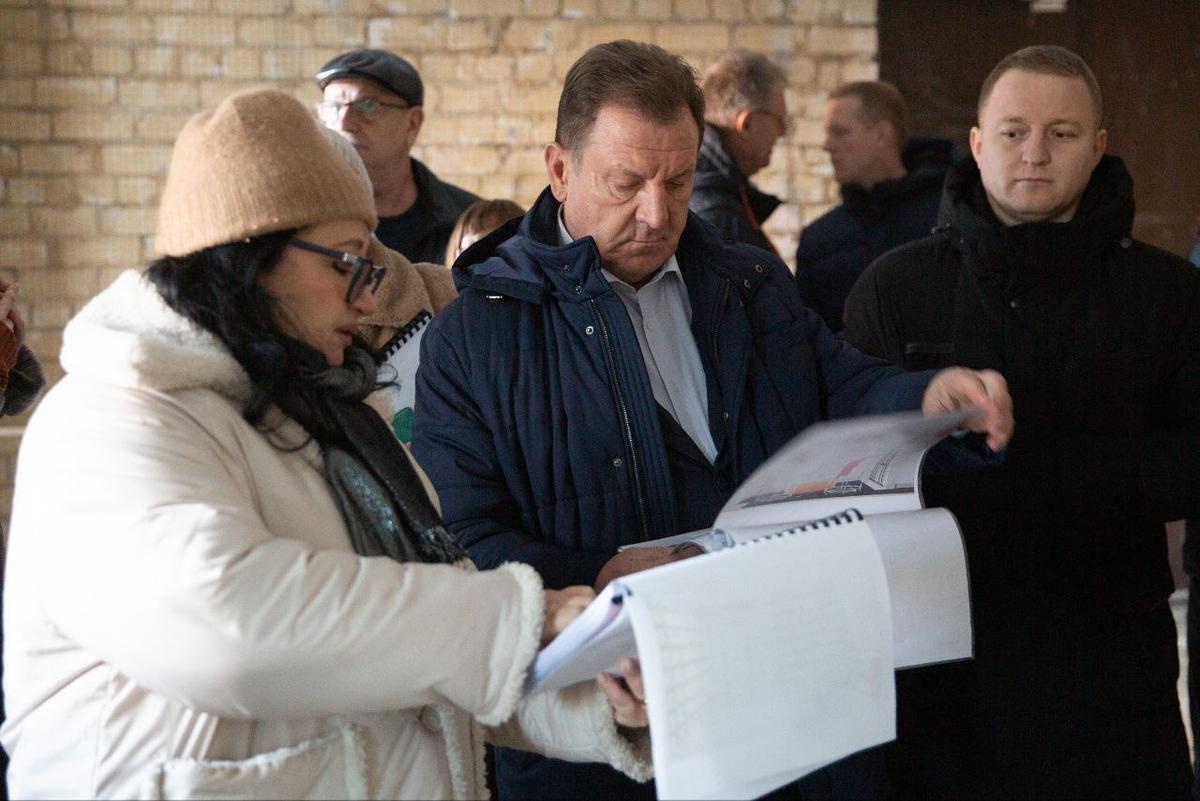 Глава Ставрополя проверил ход ремонтных работ в двух библиотеках