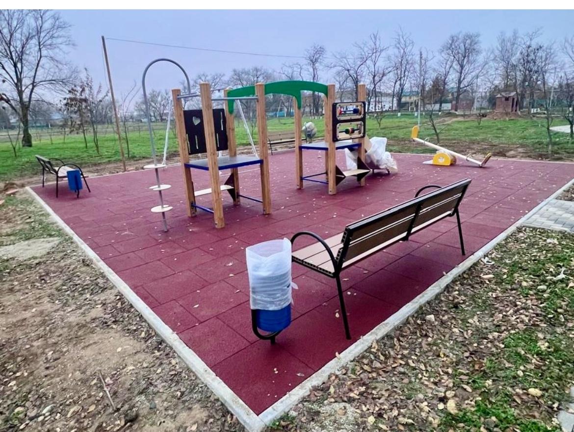 В  селе Апанасенковского округа возвели детскую площадку