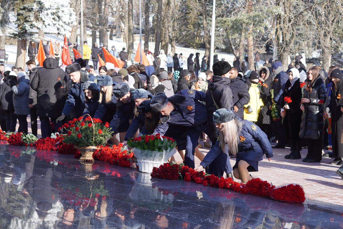 Сотрудники УИС почтили память героев освобождения Ставрополя