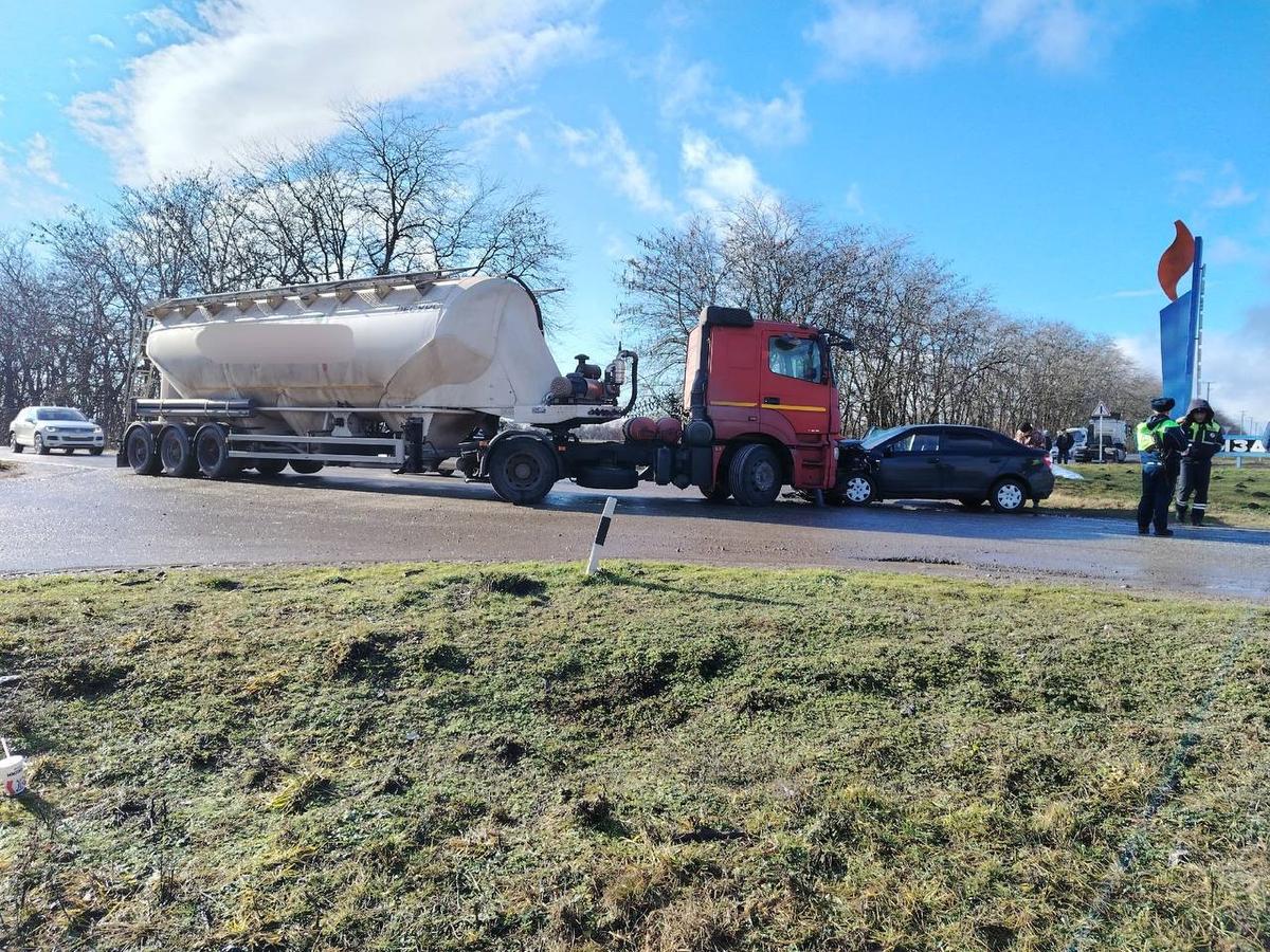 На Ставрополье после ДТП с КАМАЗом госпитализирована пассажирка иномарки