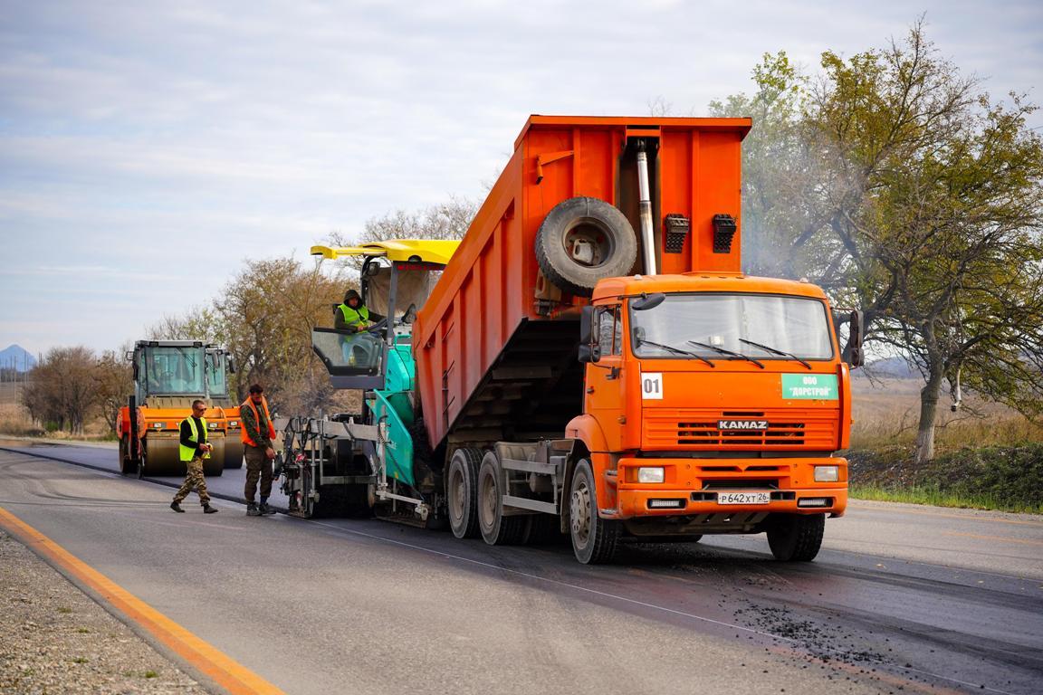 На Ставрополье около 30 км федеральных трасс сделают в этом году в четыре полосы