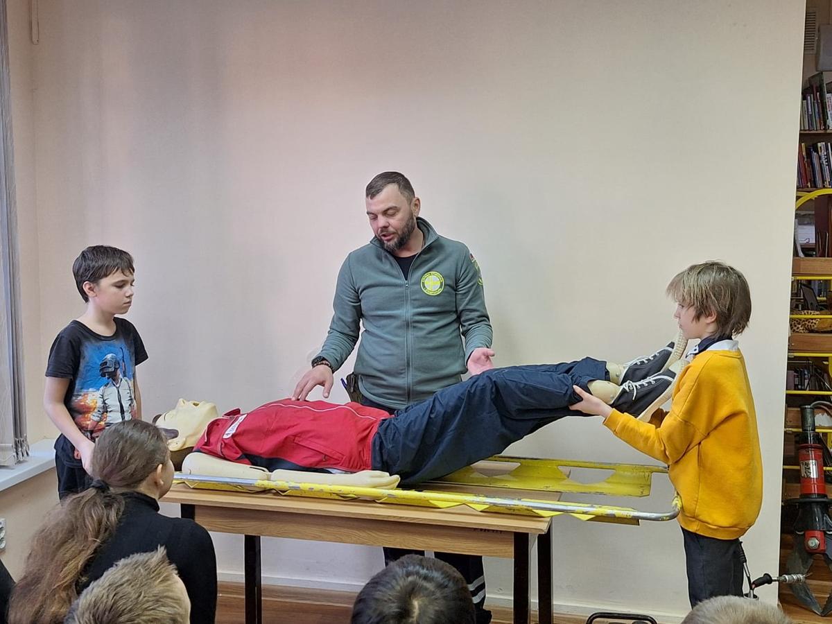 Спасатели Ставрополя провели обучение около тысячи детей в 2025 году