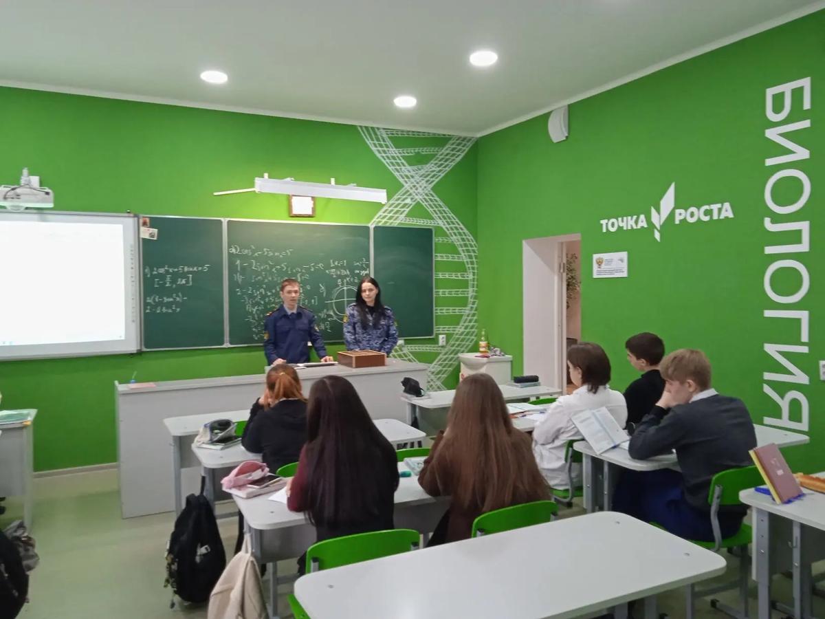 Сотрудники исправительной колонии пообщались со школьниками Труновского округа