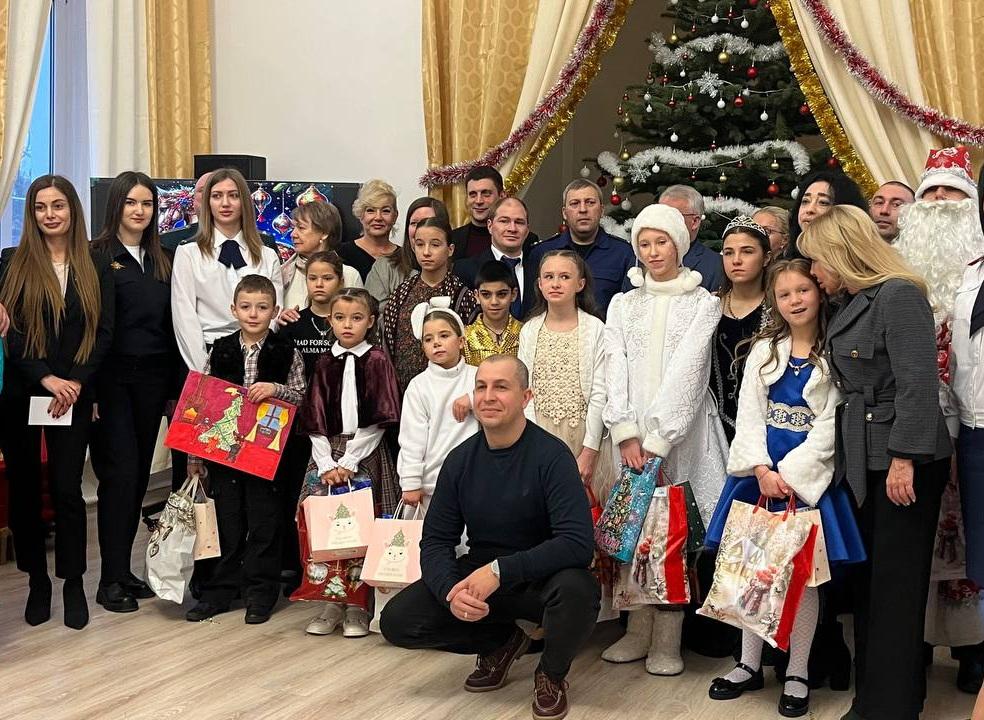 Правоохранители Пятигорска присоединились к акции «Полицейский Дед Мороз»
