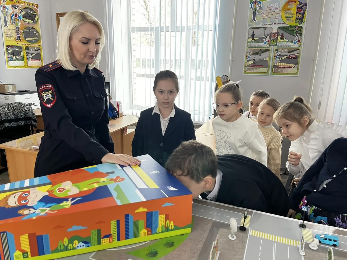 В Ставрополе Госавтоинспекция провела наглядный урок безопасности для школьников